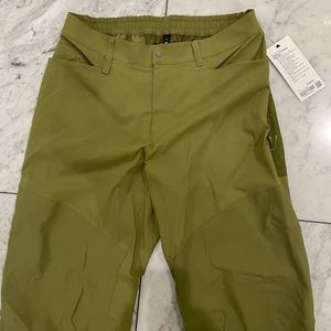 Lululemon Classic fit hiking pant NWT